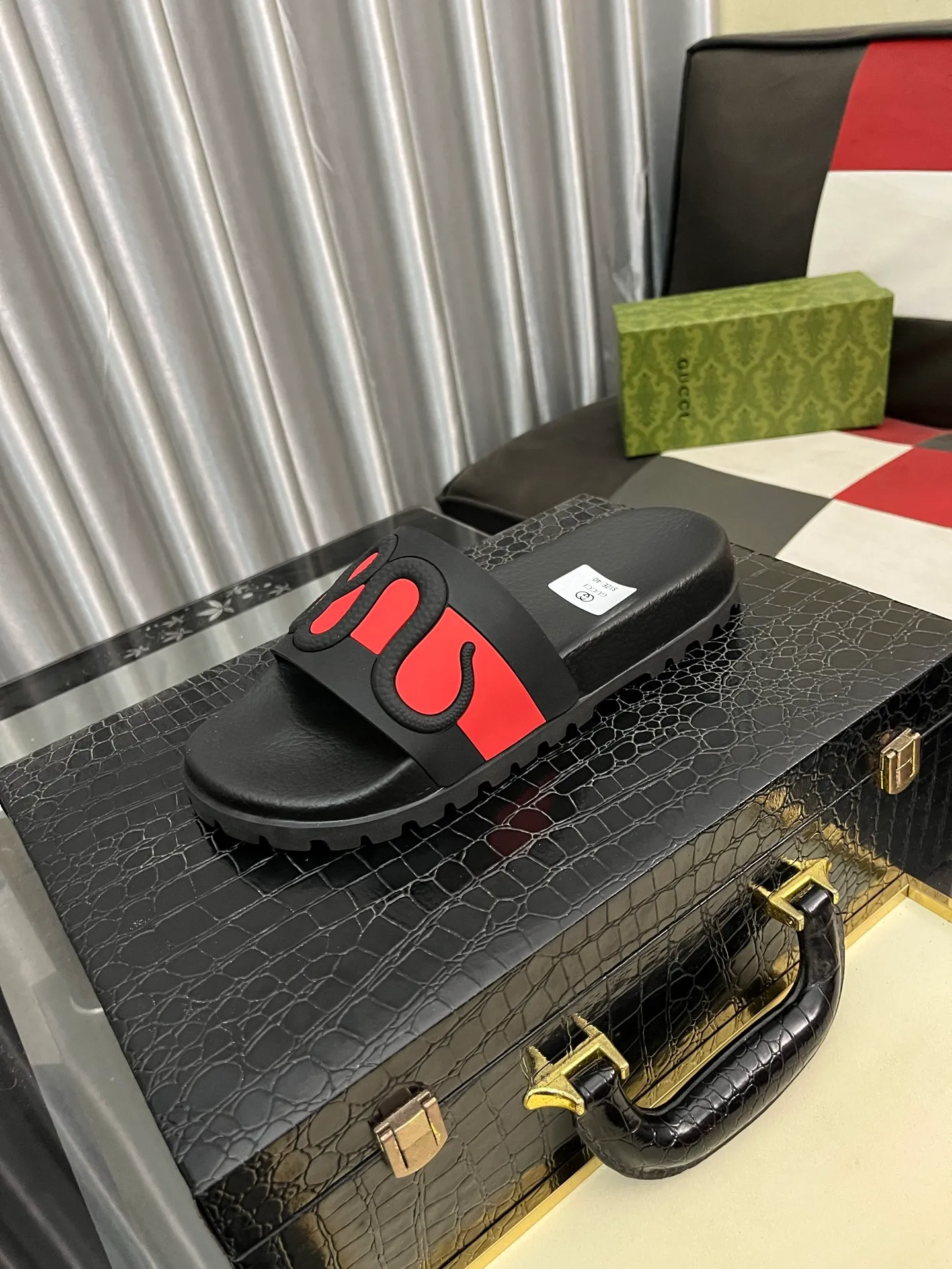Men's men's shoes💰260⌚️⌚️ＧＵＣＣＩ.Gucci.Official website 1:1 popular slippers hot sale! Original original material 🩴 SIZE: 38-46 (45.46 non-refundable)